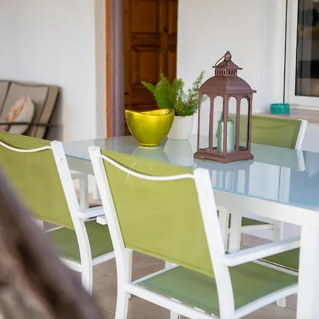 Net By Family Homes * Dénia